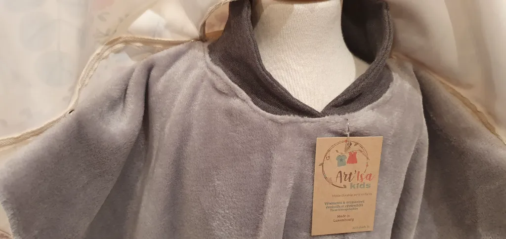 Sous cape grise.webp