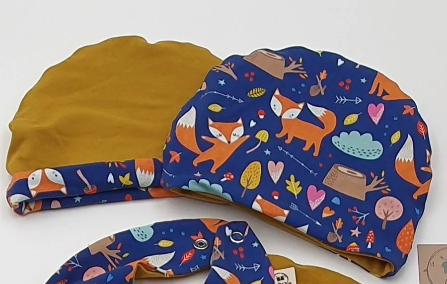 Bonnet réversible simple RENARDS BLEUS