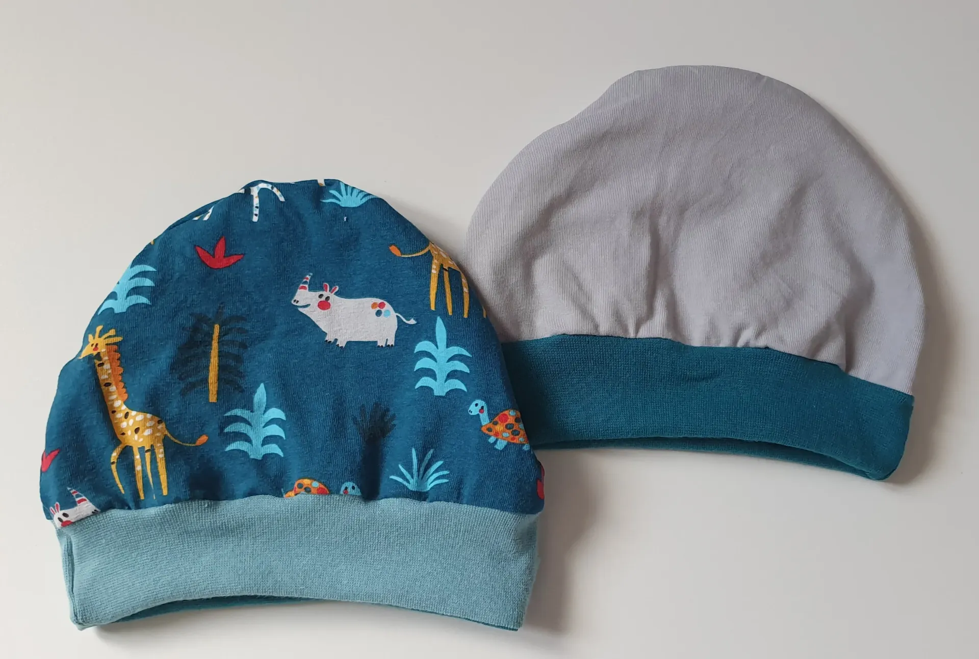 Bonnet réversible avec bord-côte GIRAFES&Cie