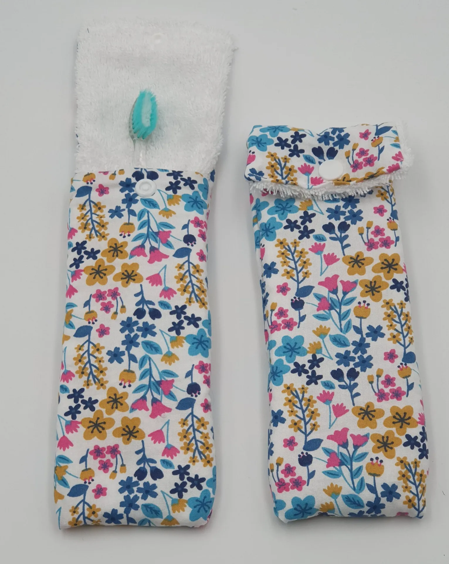 Etui polyvalent FLEURS d'ETE