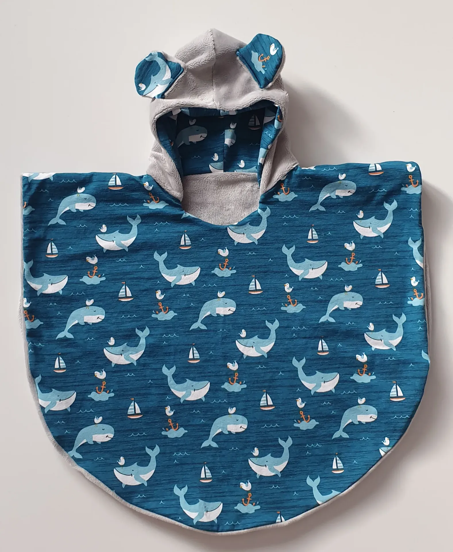 Cape réversible jersey/minky BALEINES
