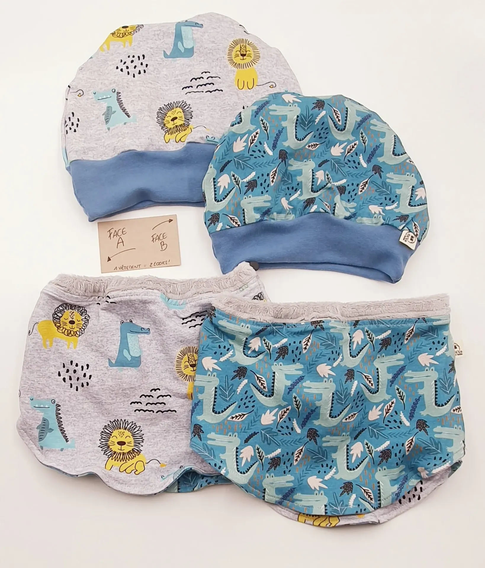 Ensemble bonnet et col réversibles et évolutifs LIONS ET DINOS