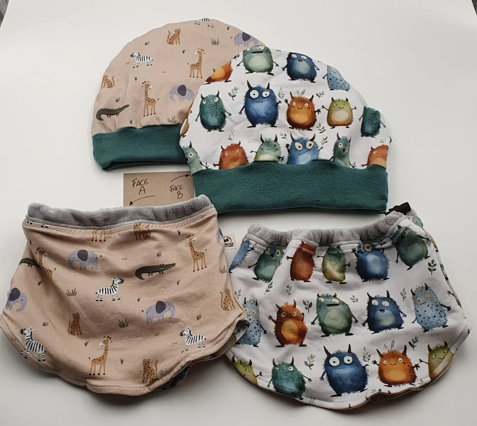 Ensemble bonnet et col réversibles et évolutifs MONSTRES ET SAFARI