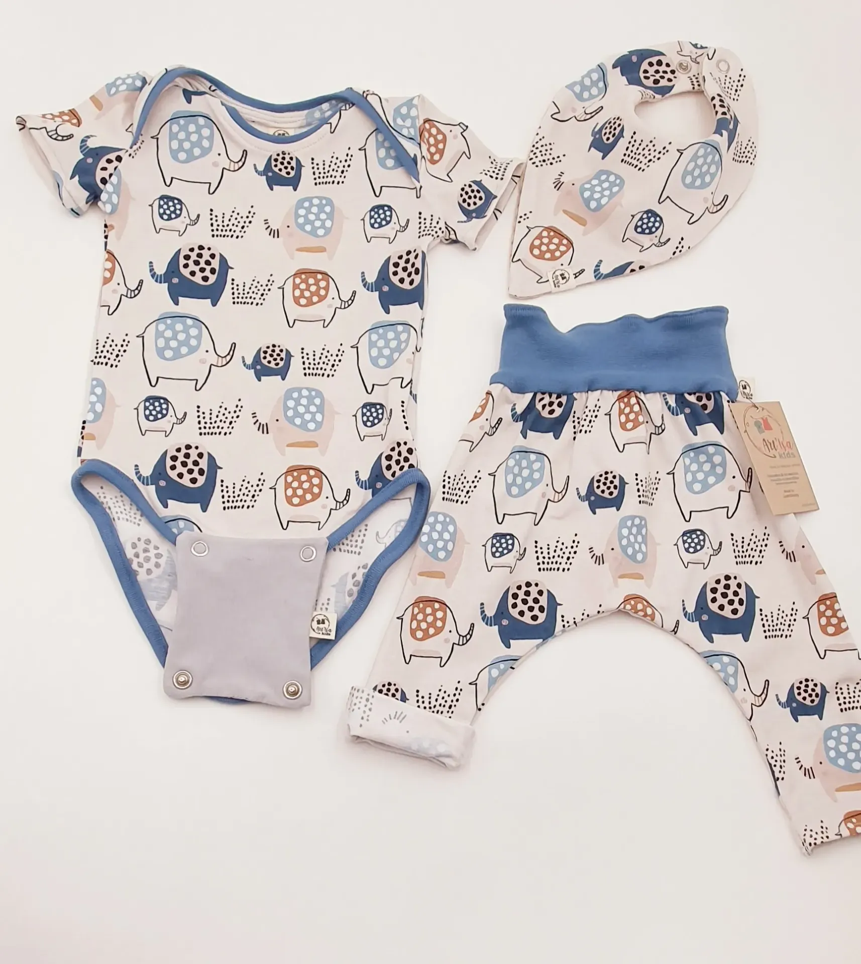 Ensemble body + bonnet + bandana (ou foulard) léger ELEPHANTS BEIGES