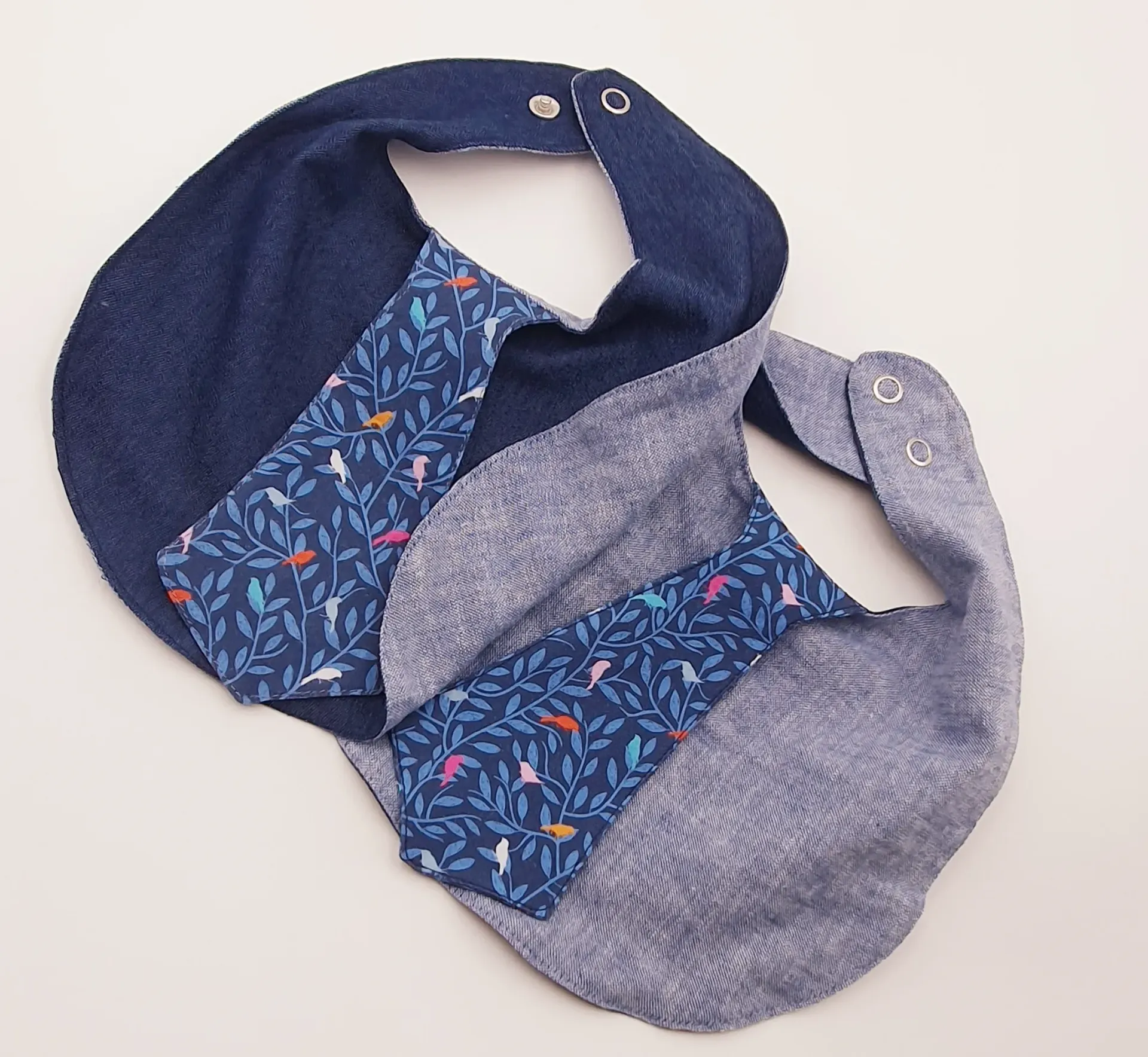 Bavoir chic cravatte OISEAUX BLEUS réversible (T0 (0-12M))