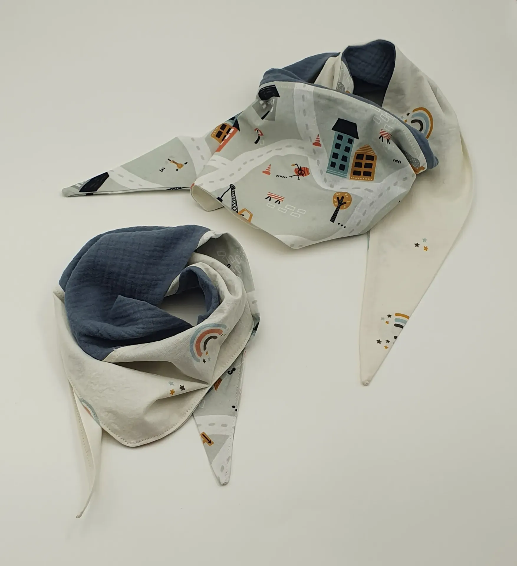 Foulard triangle réversible coton CAMIONS