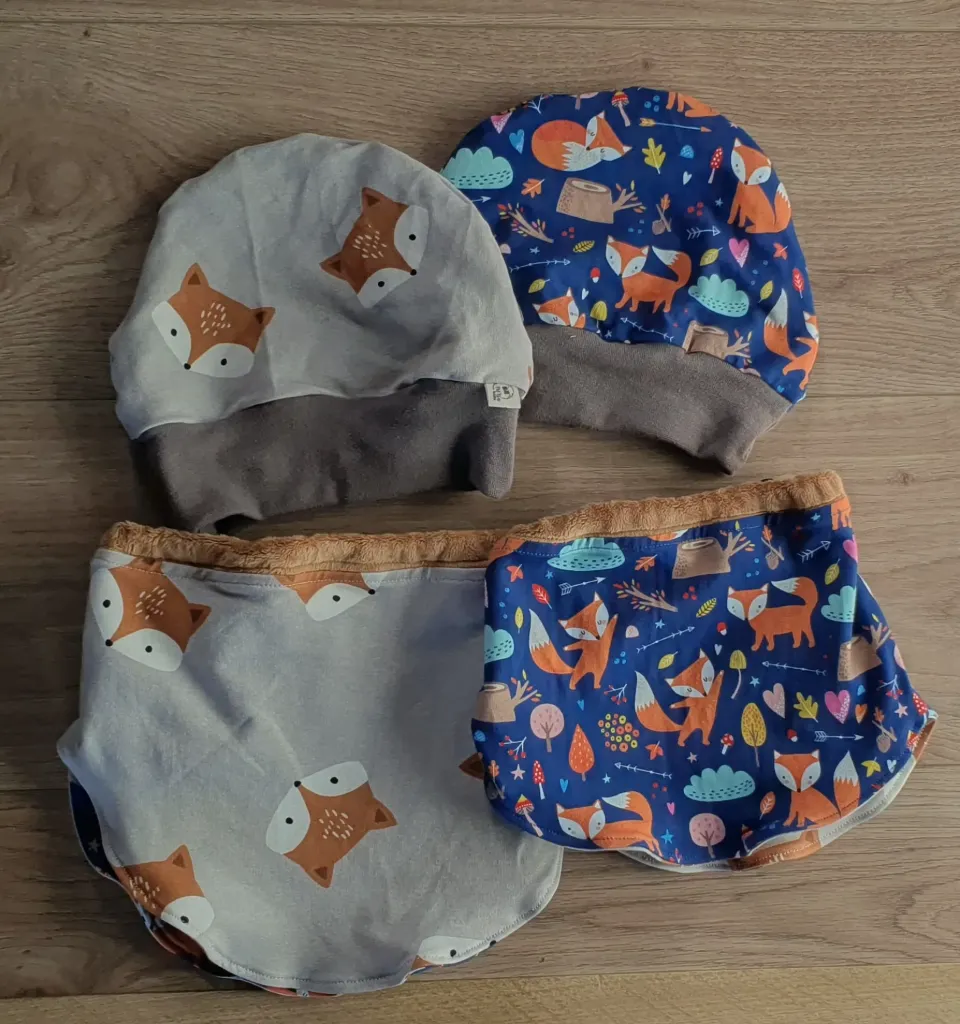 Ensemble bonnet et col réversibles et évolutifs 100% RENARDS