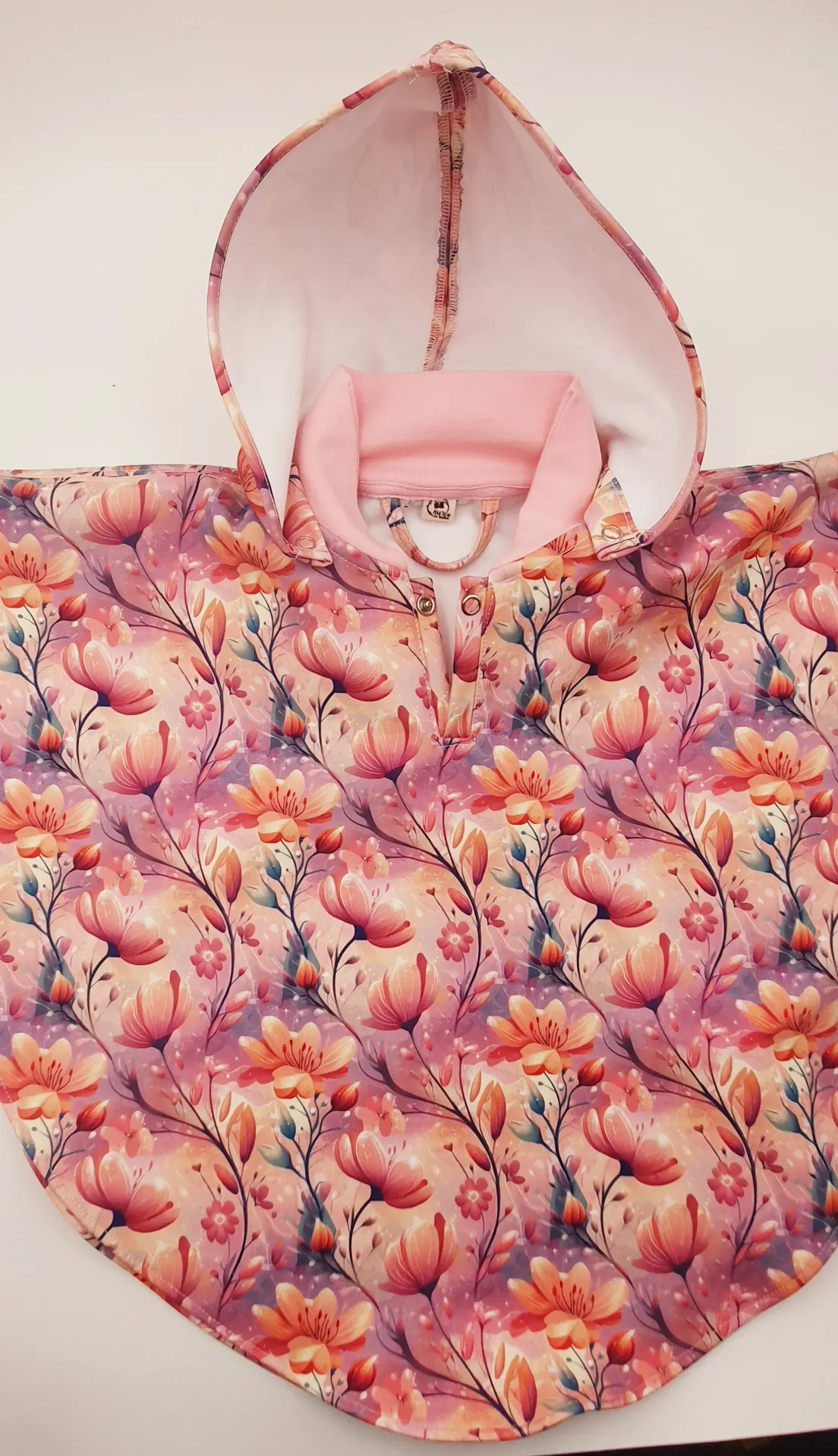 Cape softshel (capuche amovible) FLEURS ORANGES (T0 '0-9M), Cape avec capuche amovible (modèle complèt))