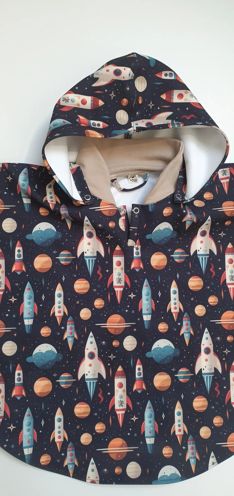 Cape softshel (capuche amovible) FUSEES VERS L'ESPACE (T0 '0-9M), Cape avec capuche amovible (modèle complèt))